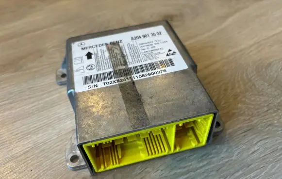 Mercedes-Benz C W204 Airbag control unit/module A2049013502 2049013502