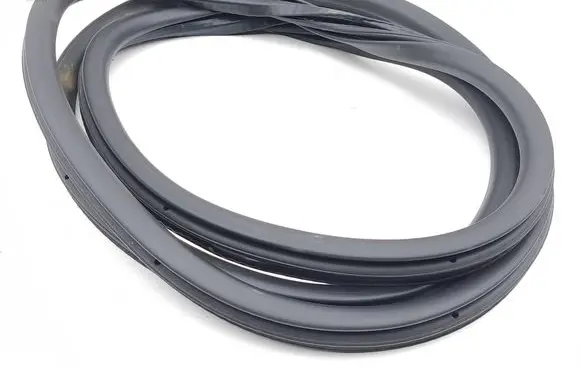 Peugeot 5008 II Front door rubber seal