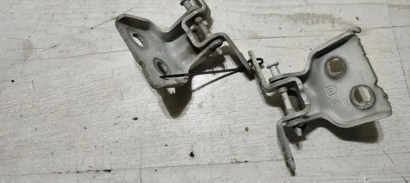 Dacia Duster Front door hinges set 