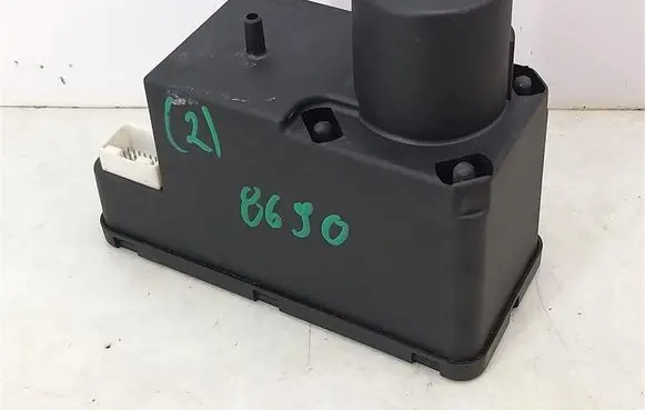 Audi A4 S4 B5 8D Central locking vacuum pump 4A0862257J