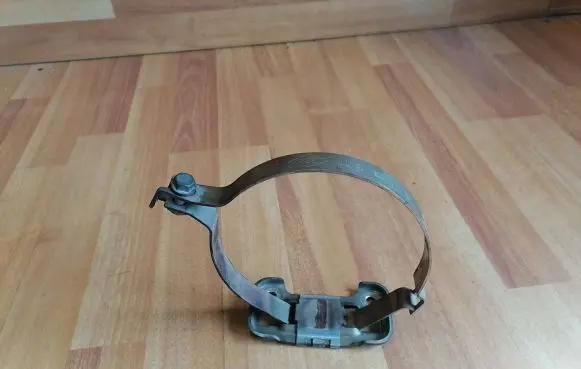 Muffler mount bracket/holder