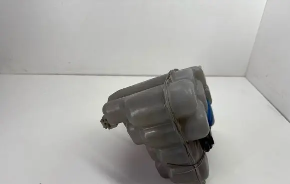Volkswagen Touareg II Coolant expansion tank/reservoir 7P0121407B 7P0121407