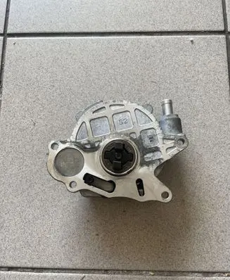 Audi A4 S4 B8 8K Vacuum pump 03L145100F