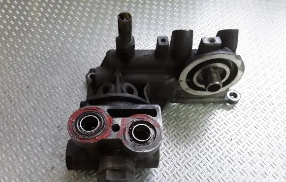 Renault Espace III Oil filter mounting bracket 770086644