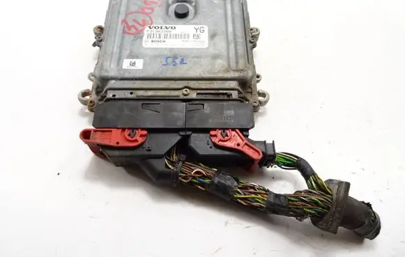 Volvo V50 Engine control unit/module P31303388 1039S33755 0281015286