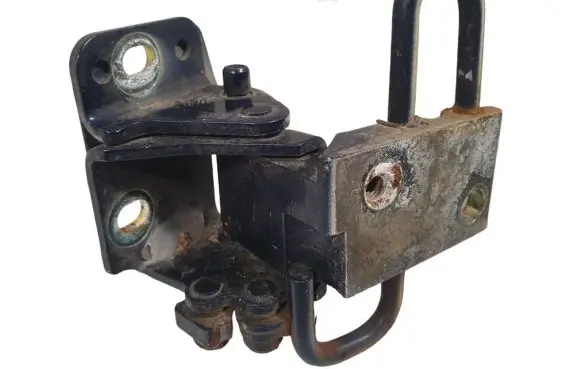 Skoda Octavia Mk1 (1U) Rear door lower hinge 4B0833411D