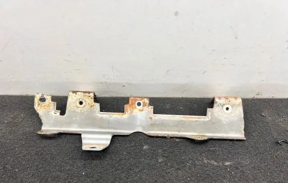 Audi A3 S3 A3 Sportback 8P Engine mounting bracket 06J145383B