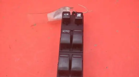 Nissan Primera Electric window control switch -AV