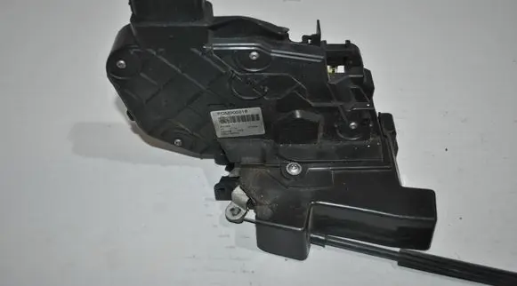 Land Rover Discovery 3 - LR3 Front door lock FQM000216