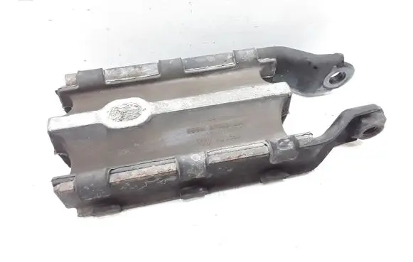 Volvo XC60 Engine mount bracket 8G9N6P082BA