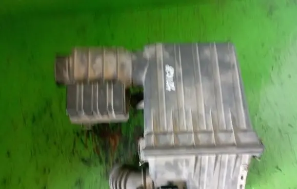 Suzuki Swift I Air filter box