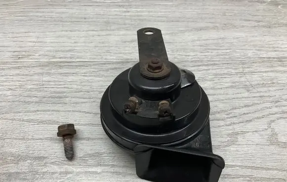 Mercedes-Benz SL R129 Horn signal A0045424020 0045424020