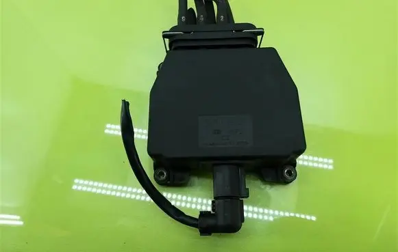 Volkswagen Touran I Turbo solenoid valve 6Q0906625