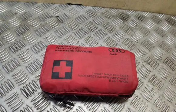 Audi A3 S3 8V First aid kit 8F0860282D