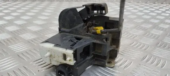 Renault Clio II Front door lock