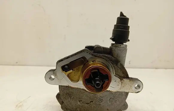 Mercedes-Benz C W204 Vacuum pump A2712301465