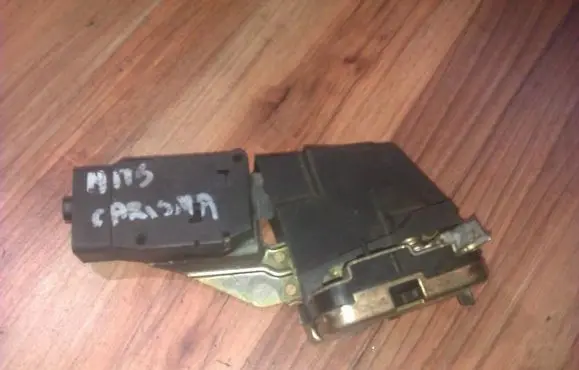 Mitsubishi Carisma Rear door lock