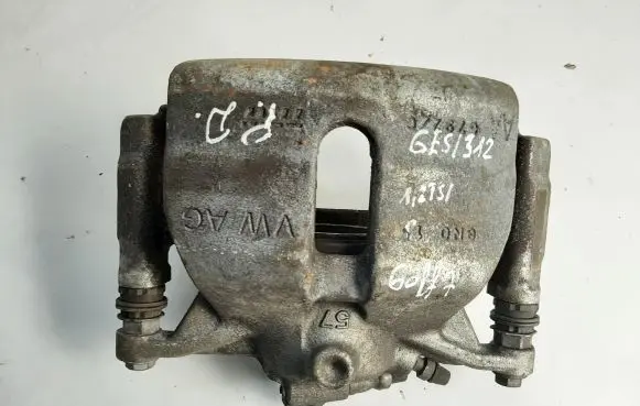 Volkswagen Golf VII Front brake caliper