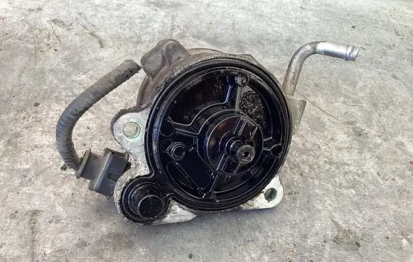 Toyota Corolla E120 E130 Vacuum pump
