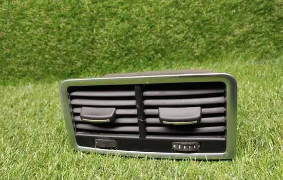 Audi Q7 4L Rear air vent grill 4L0819203