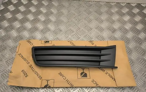 Volkswagen Touran III Front grill 5TA853665