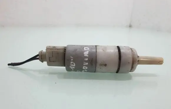 Opel Insignia A Headlight washer pump 13250289