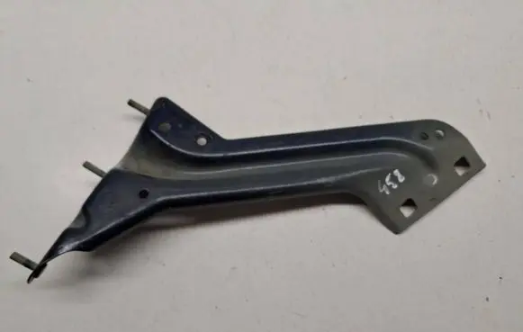 Audi Q5 SQ5 Fender mounting bracket 8R0821135