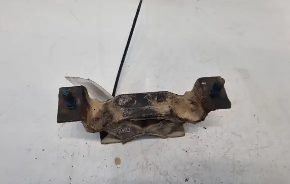 Opel Omega B1 Engine mount bracket 90447547