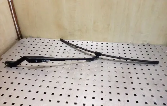 Mercedes-Benz E W211 Front wiper blade arm A2118201444