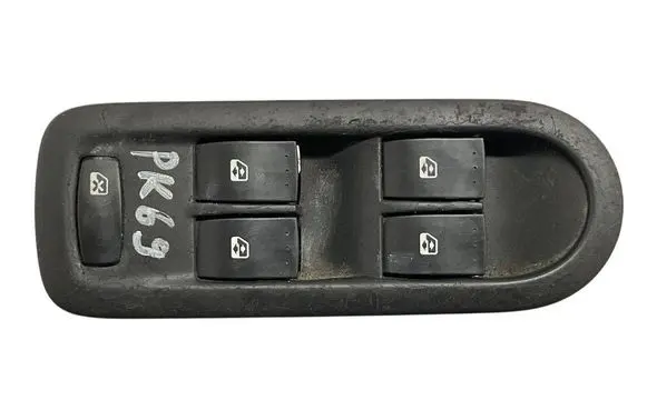 Renault Megane II Electric window control switch 156018070C