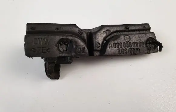 Mercedes-Benz Vito Viano W639 Other engine bay part A6398360298