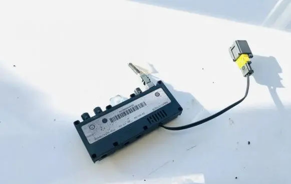 Peugeot 407 Antenna control unit 9654390480 mag41157803d