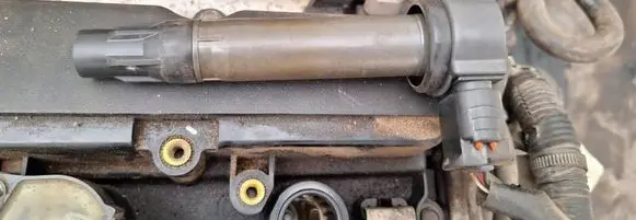 High voltage ignition coil