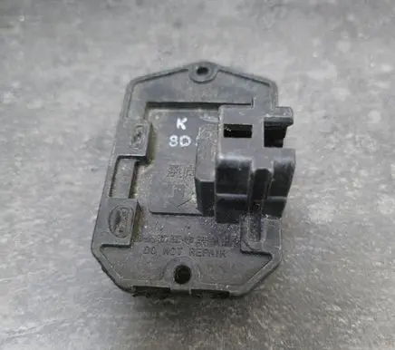 Toyota RAV 4 (XA20) Heater blower motor/fan resistor 8D311