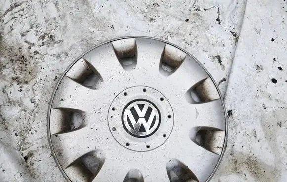 Volkswagen PASSAT B5 R15 wheel hub/cap/trim 1T0601147
