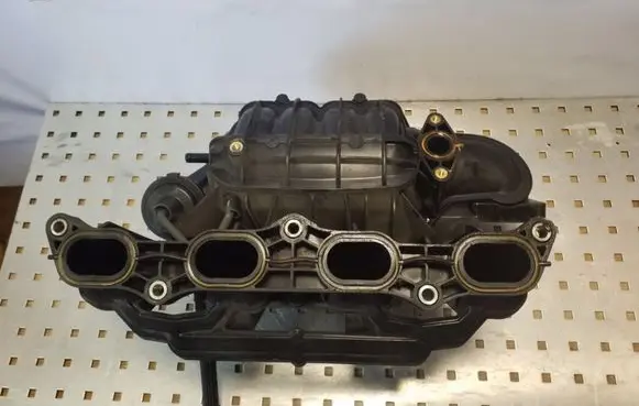 Suzuki Grand Vitara II Intake manifold