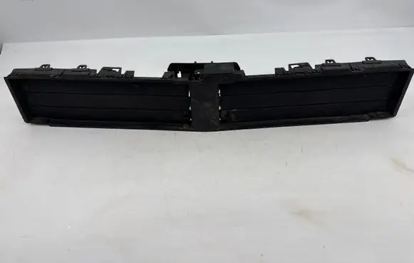 BMW iX1 Radiator trim T403373