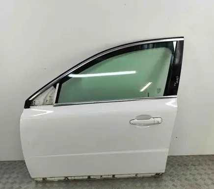 Volvo V70 Front door 32228890