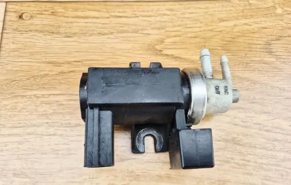 Audi A4 S4 B6 8E 8H Turbo solenoid valve 8E0906627