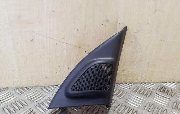 Front door high frequency speaker
