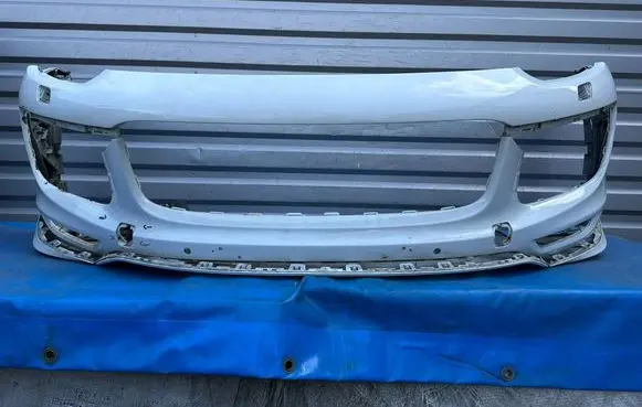 Porsche Cayenne (9Y0 9Y3) Front bumper 7P5807061I