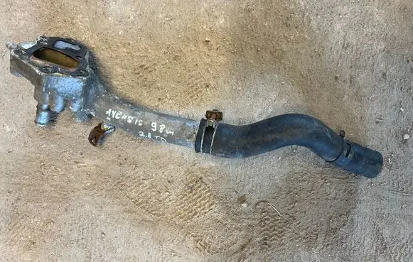Toyota Avensis T220 Engine coolant pipe/hose