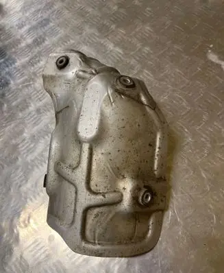 Toyota RAV 4 (XA30) Heat shield in engine bay 255860R011