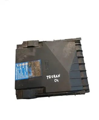 Volkswagen Touran I Fuse box cover 017180061