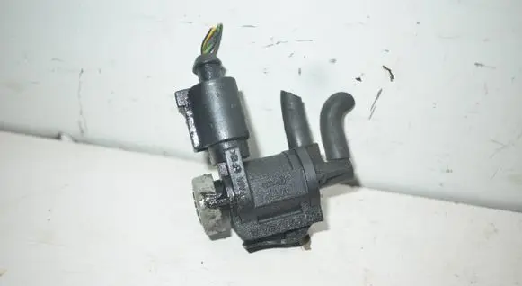 Volkswagen Tiguan Turbo solenoid valve 1K0906283A