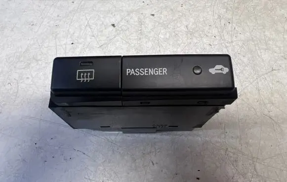 Toyota Avensis T250 Windscreen/window heater switch 8479005130C 04W11E MS113100170