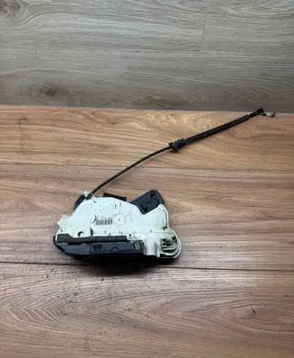 Skoda Yeti (5L) Front door lock 5K1837015B
