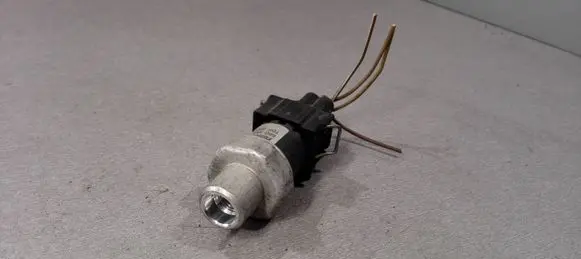 Volkswagen PASSAT B5.5 Air conditioning (A/C) pressure sensor 8D0959482B 302QADG2