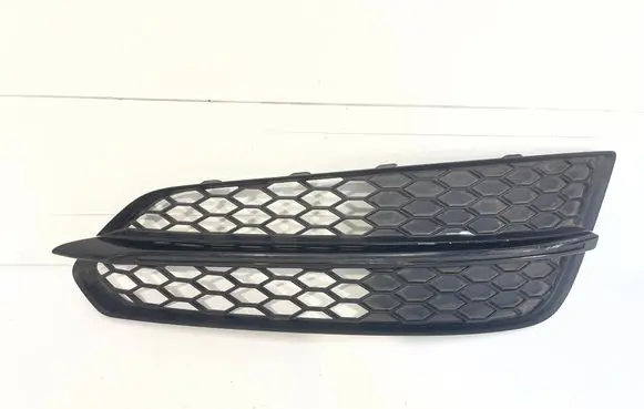 Audi A8 S8 D4 4H Front fog light trim/grill 4H0807679AF