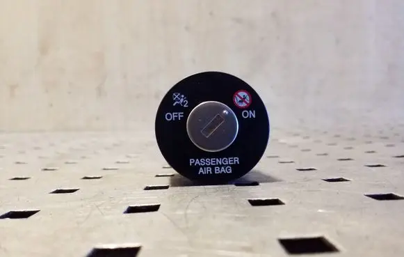 KIA Sportage Passenger airbag on/off switch 